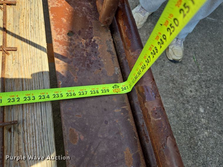 image for item EU3568 1982 W-W Trailer Manufacturers livestock trailer