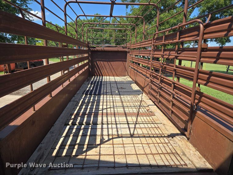 image for item EU3568 1982 W-W Trailer Manufacturers livestock trailer