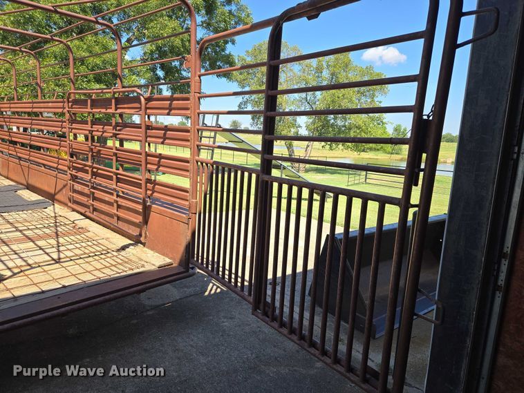 image for item EU3568 1982 W-W Trailer Manufacturers livestock trailer