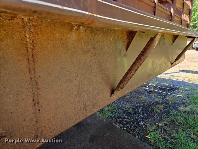 image for item EU3568 1982 W-W Trailer Manufacturers livestock trailer