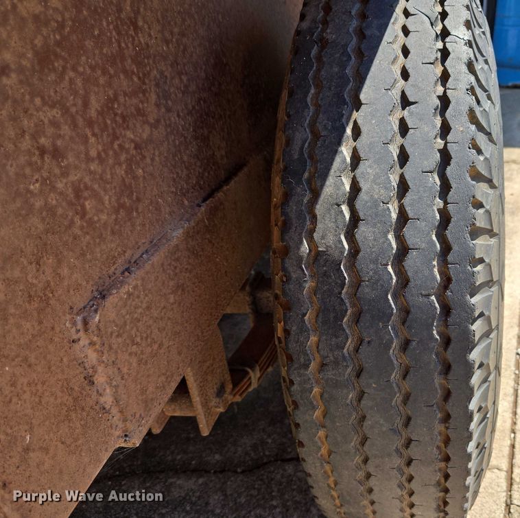 image for item EU3568 1982 W-W Trailer Manufacturers livestock trailer