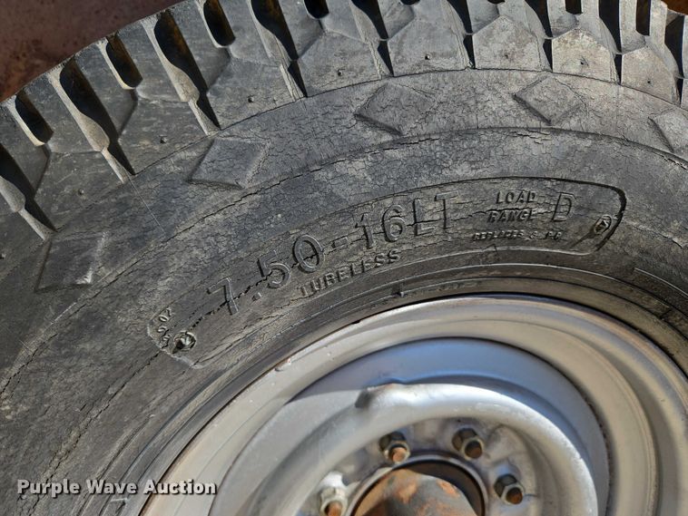 image for item EU3568 1982 W-W Trailer Manufacturers livestock trailer