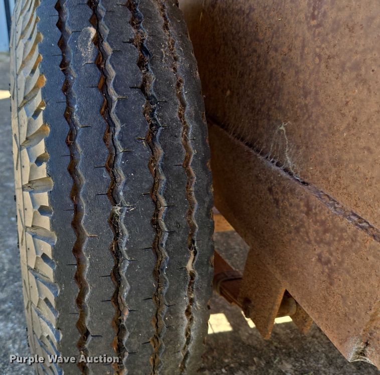 image for item EU3568 1982 W-W Trailer Manufacturers livestock trailer