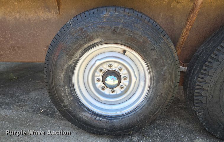 image for item EU3568 1982 W-W Trailer Manufacturers livestock trailer