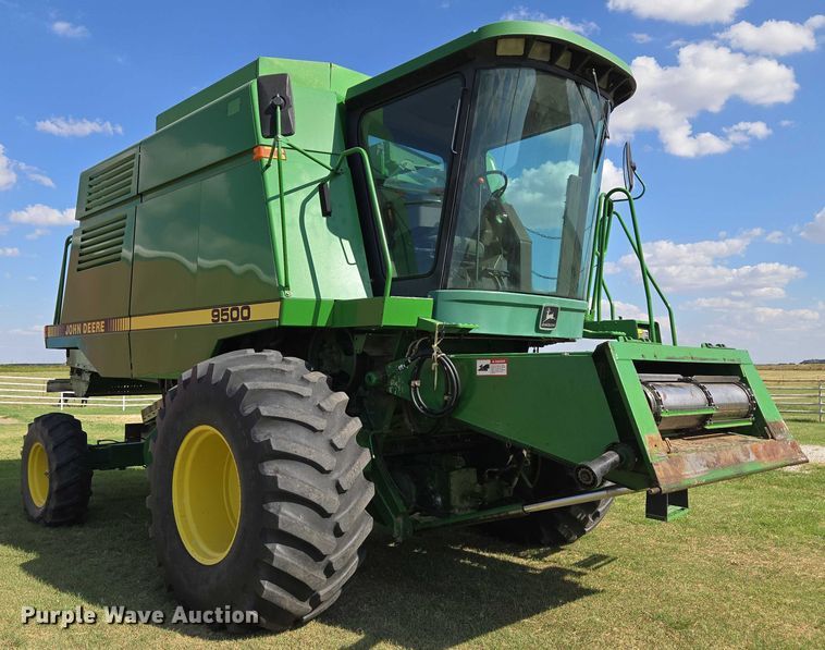 image for item EU3620 1990 John Deere 9500 combine