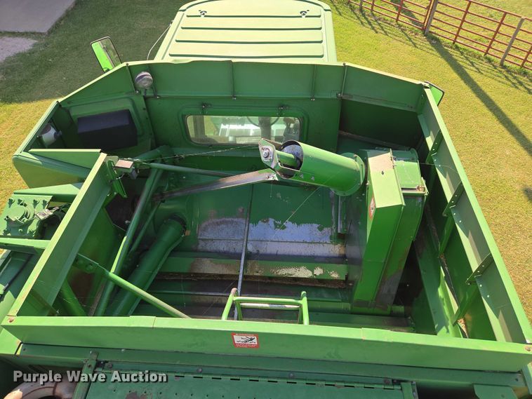 image for item EU3620 1990 John Deere 9500 combine