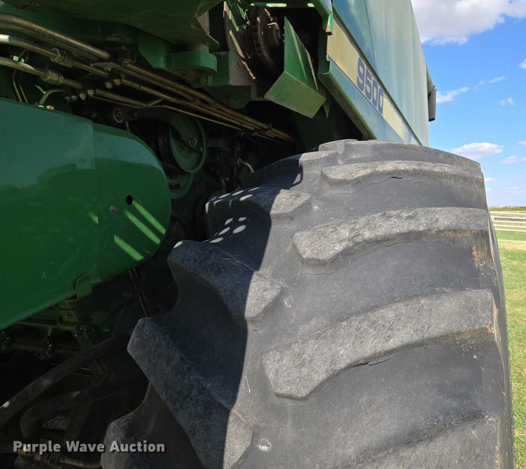 image for item EU3620 1990 John Deere 9500 combine