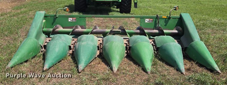 image for item EV1580 John Deere 693 corn head