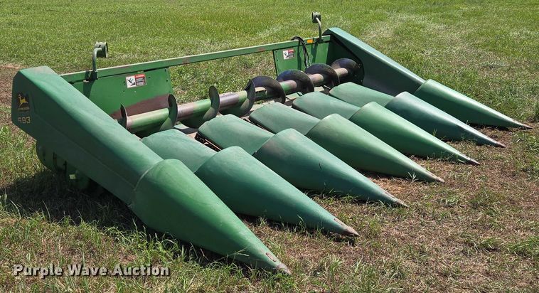 image for item EV1580 John Deere 693 corn head
