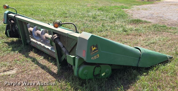 image for item EV1580 John Deere 693 corn head