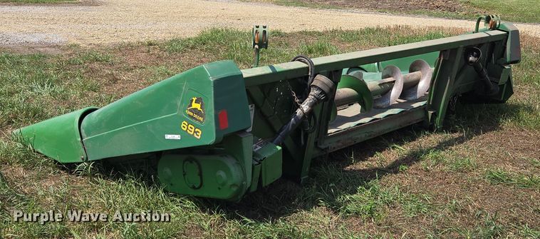 image for item EV1580 John Deere 693 corn head