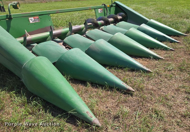 image for item EV1580 John Deere 693 corn head