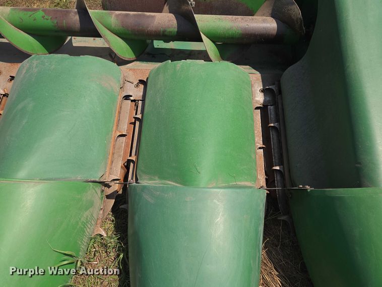 image for item EV1580 John Deere 693 corn head