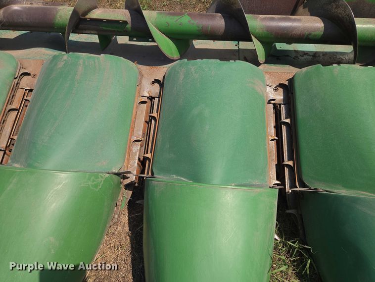 image for item EV1580 John Deere 693 corn head