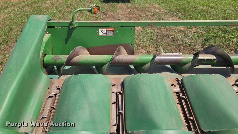 image for item EV1580 John Deere 693 corn head