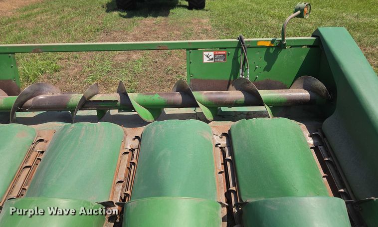 image for item EV1580 John Deere 693 corn head