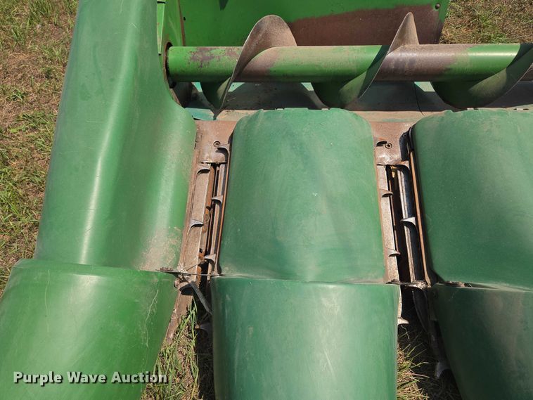 image for item EV1580 John Deere 693 corn head