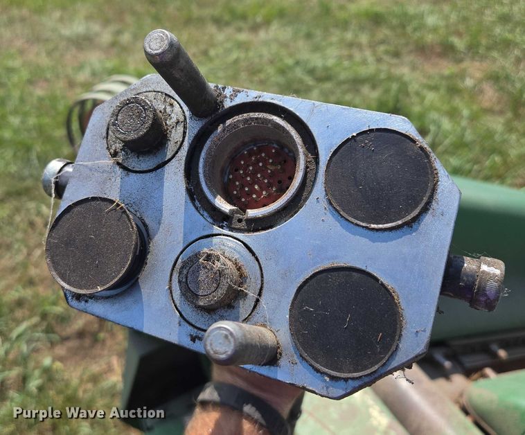 image for item EV1580 John Deere 693 corn head