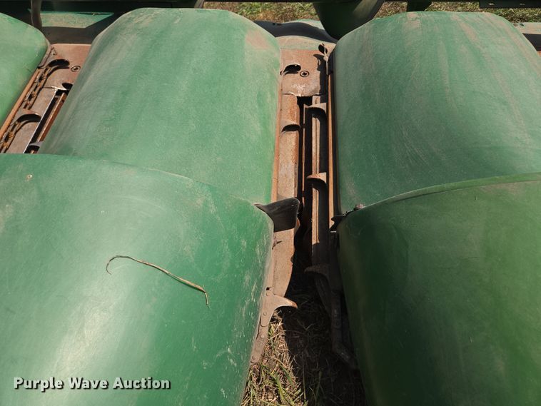 image for item EV1580 John Deere 693 corn head