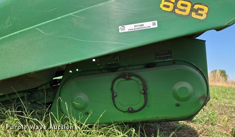 image for item EV1580 John Deere 693 corn head