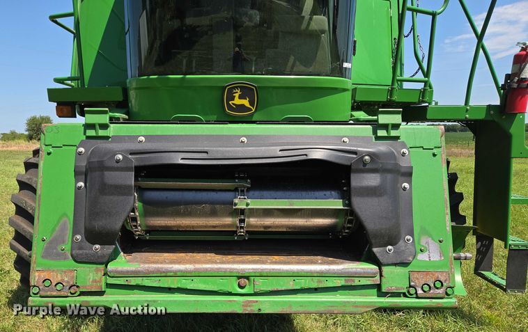 image for item EV1582 2008 John Deere 9570 STS RWA combine