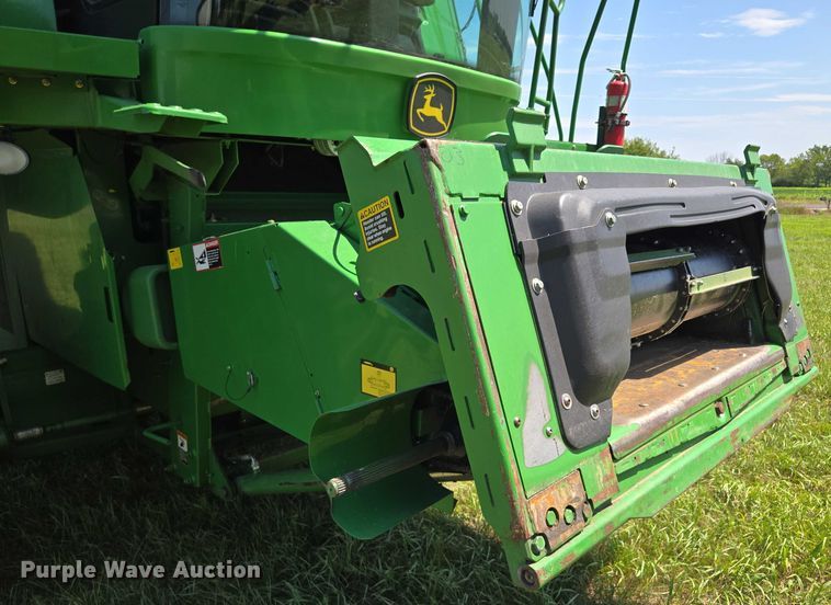 image for item EV1582 2008 John Deere 9570 STS RWA combine