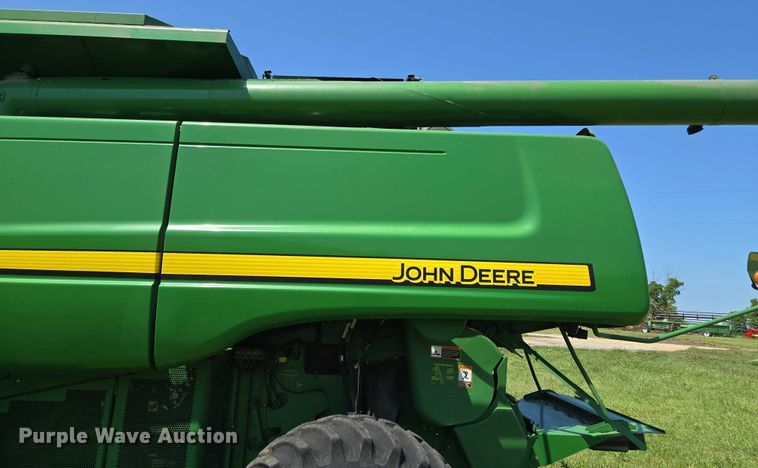 image for item EV1582 2008 John Deere 9570 STS RWA combine