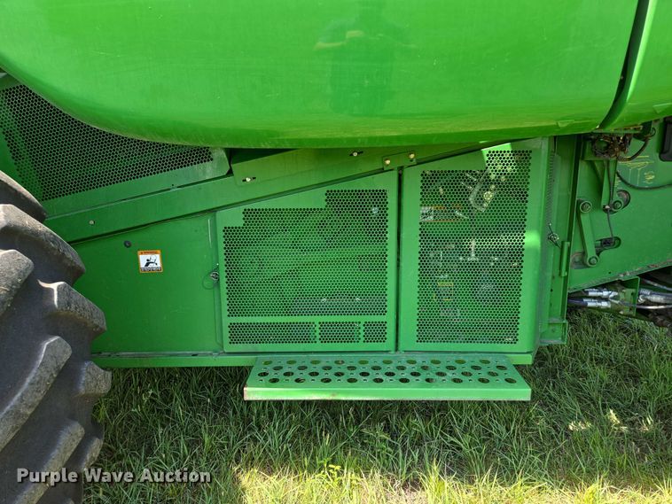 image for item EV1582 2008 John Deere 9570 STS RWA combine