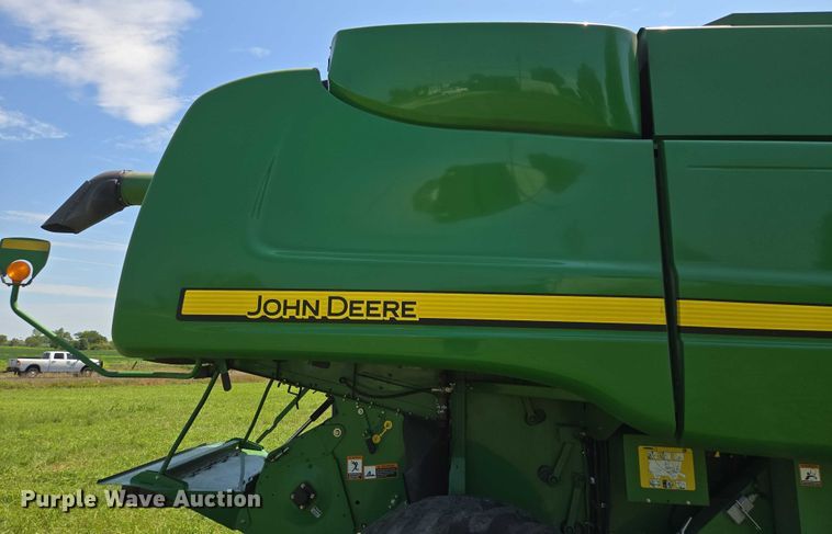 image for item EV1582 2008 John Deere 9570 STS RWA combine
