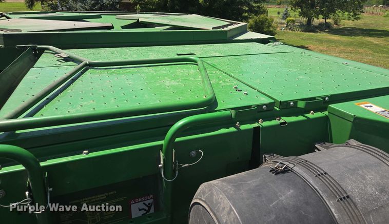 image for item EV1582 2008 John Deere 9570 STS RWA combine