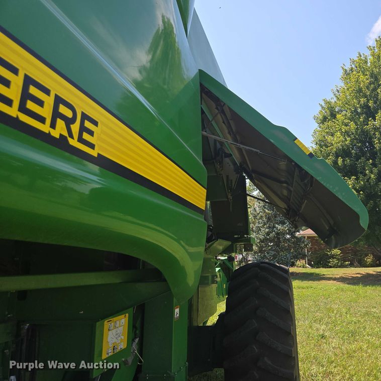 image for item EV1582 2008 John Deere 9570 STS RWA combine