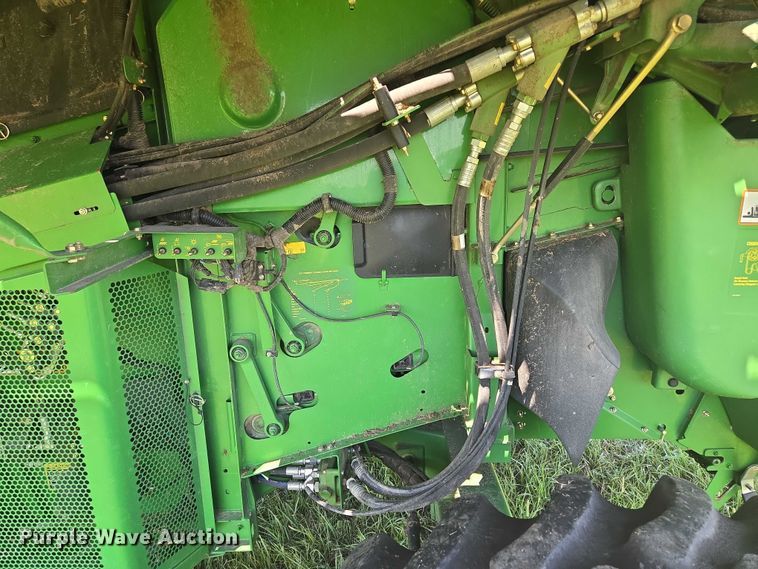 image for item EV1582 2008 John Deere 9570 STS RWA combine