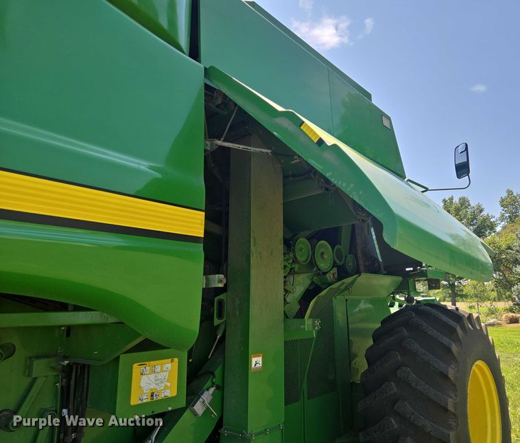 image for item EV1582 2008 John Deere 9570 STS RWA combine