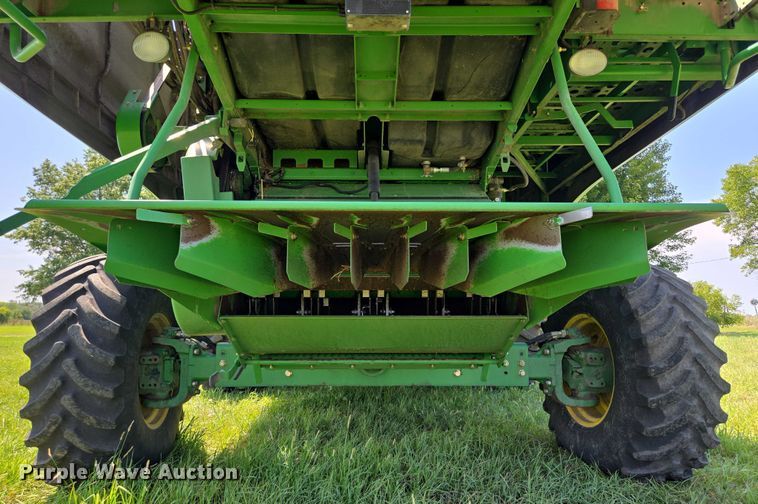 image for item EV1582 2008 John Deere 9570 STS RWA combine