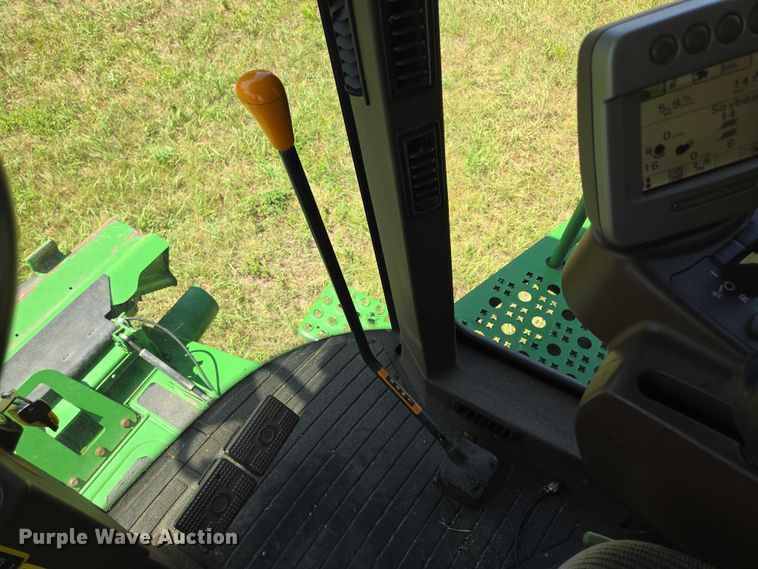 image for item EV1582 2008 John Deere 9570 STS RWA combine
