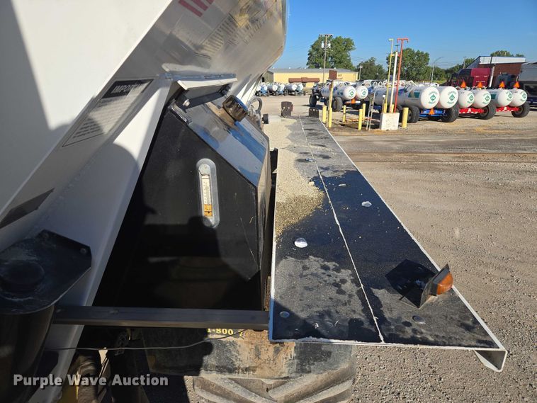 image for item EV1622 1997 TerraGator 1903 spreader