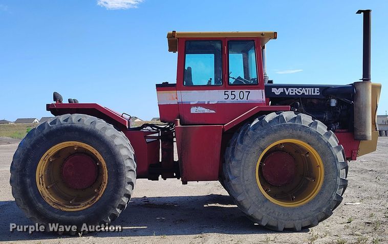 image for item IP9656 1984 Versatile 945 4WD tractor