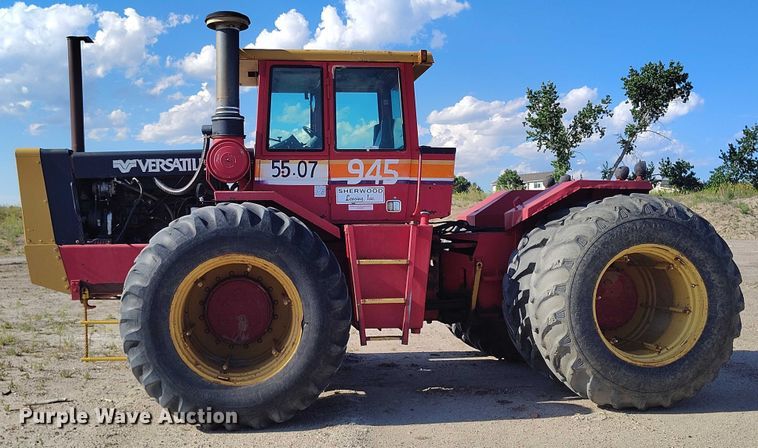 image for item IP9656 1984 Versatile 945 4WD tractor