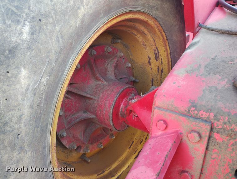 image for item IP9656 1984 Versatile 945 4WD tractor