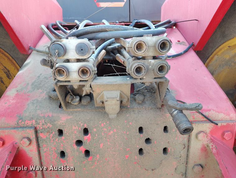 image for item IP9656 1984 Versatile 945 4WD tractor