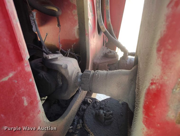 image for item IP9656 1984 Versatile 945 4WD tractor