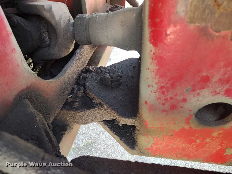 image for item IP9656 1984 Versatile 945 4WD tractor