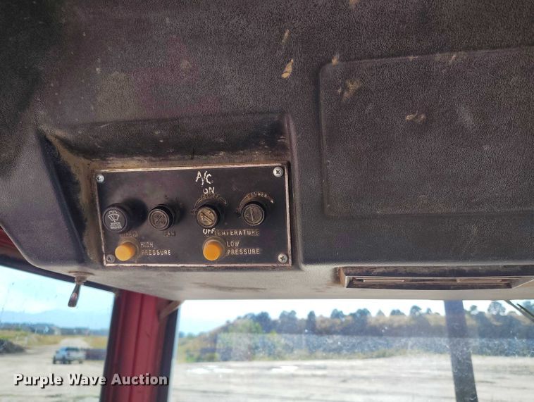 image for item IP9656 1984 Versatile 945 4WD tractor