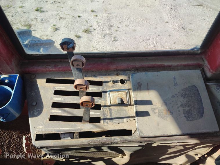 image for item IP9656 1984 Versatile 945 4WD tractor