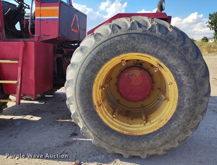 image for item IP9656 1984 Versatile 945 4WD tractor