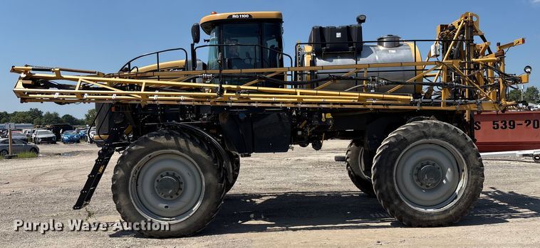 image for item YA0773 2014 Rogator RG110 sprayer
