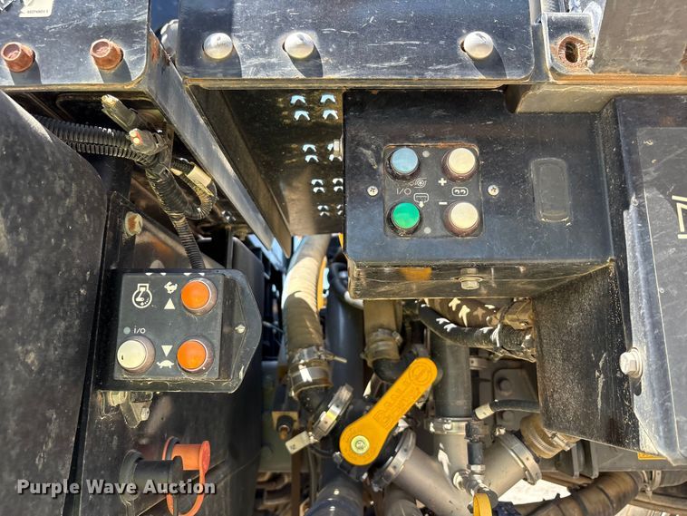 image for item YA0773 2014 Rogator RG110 sprayer