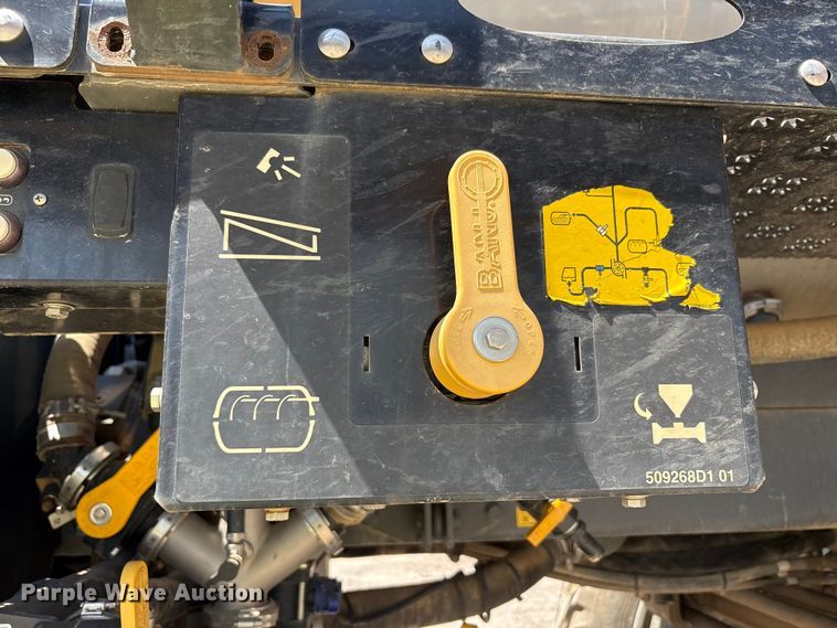 image for item YA0773 2014 Rogator RG110 sprayer