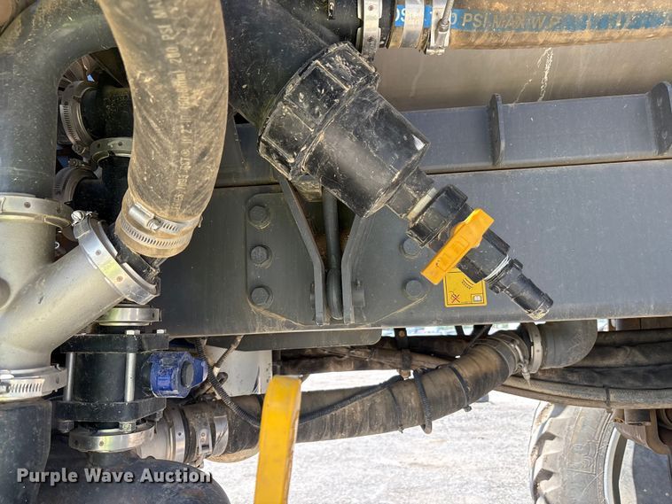 image for item YA0773 2014 Rogator RG110 sprayer