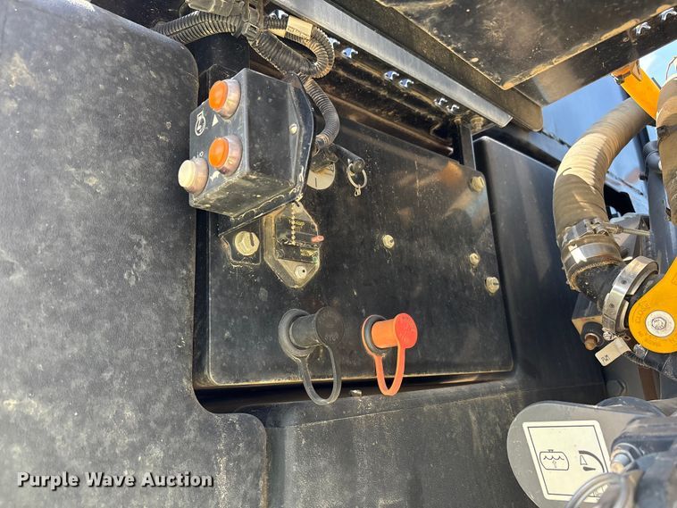 image for item YA0773 2014 Rogator RG110 sprayer